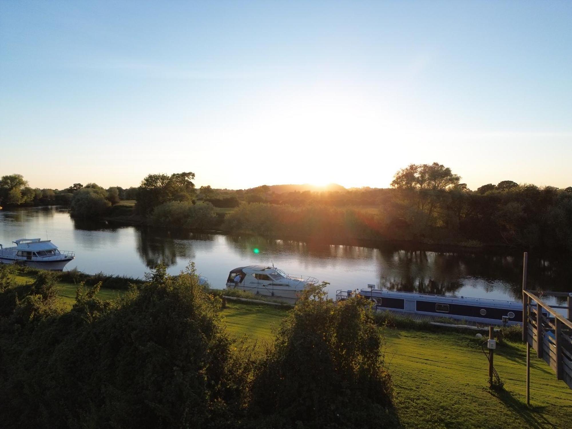 Severnside Boat And Caravan Park Gloucestershire - Caravan 1 Deerhurst Exterior photo